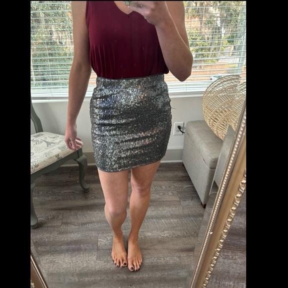 Pewter silver gray sequin mini skirt - Picture 8 of 10